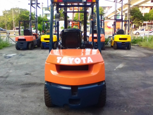 ขายรถยกโฟร์คลิฟท์ยี่ห้อ TOYOTA 7FD-30 เสาสูง 4 เมตร ขายรถยกโฟร์คลิฟท์ยี่ห้อ TOYOTA 7FD-30 เสาสูง 4 เมตร