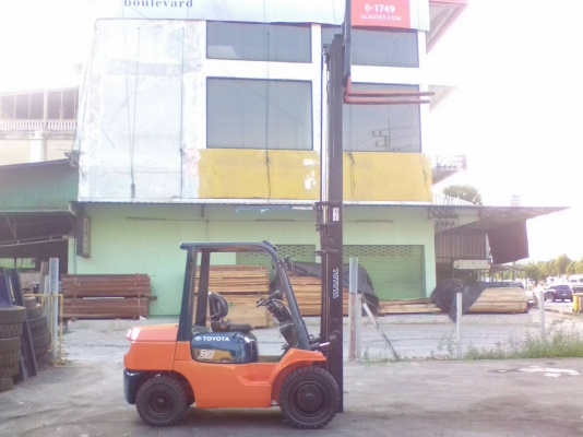 ขายรถยกโฟร์คลิฟท์ยี่ห้อ TOYOTA 7FD-30  เสาสูง 4 เมตร