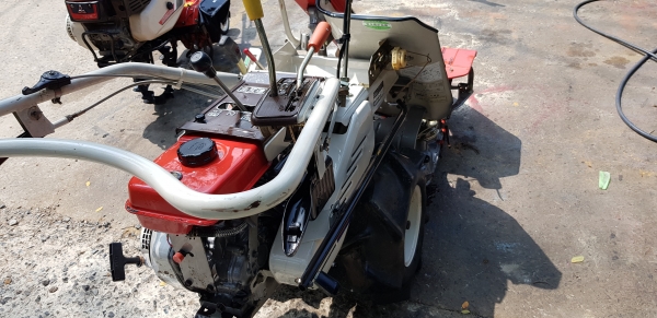 รถเกี่ยวข้าวมัดทิ้ง รหัสสินค้า i1 - 10