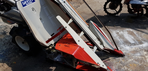 รถเกี่ยวข้าวมัดทิ้ง รหัสสินค้า i1 - 10