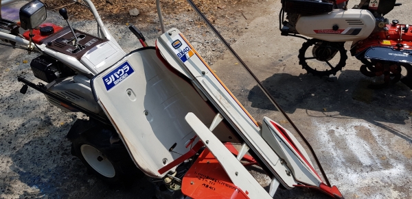 รถเกี่ยวข้าวมัดทิ้ง รหัสสินค้า i1 - 10