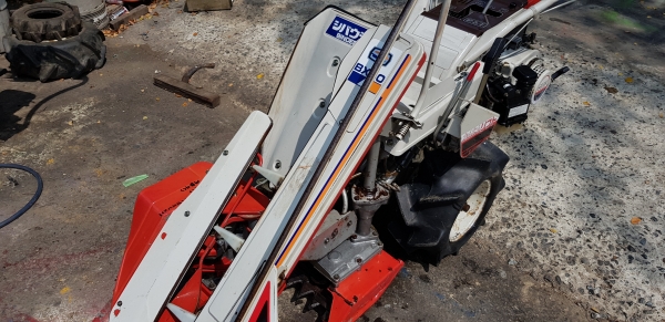 รถเกี่ยวข้าวมัดทิ้ง รหัสสินค้า i1 - 10