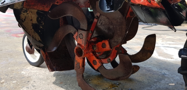 รถพรวนดิน สาดดินยกร่อง 6 แรง ใบตีดินเต็มๆๆพร้อมใช้งาน