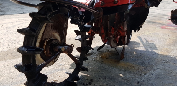 รถพรวนดิน สาดดินยกร่อง 6 แรง ใบตีดินเต็มๆๆพร้อมใช้งาน