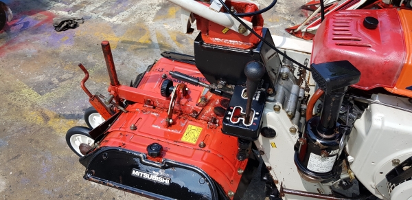 รถพรวนดิน สาดดินยกร่อง 6 แรง ใบตีดินเต็มๆๆพร้อมใช้งาน