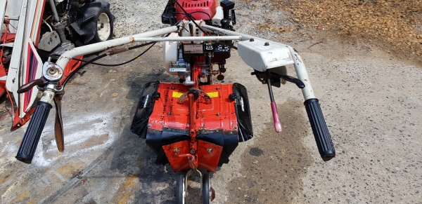 รถพรวนดิน สาดดินยกร่อง 6 แรง ใบตีดินเต็มๆๆพร้อมใช้งาน