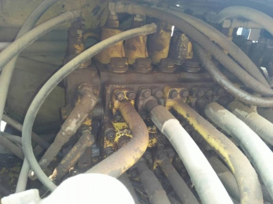 KOMATSU PC 200-6 KOMATSU PC 200-6