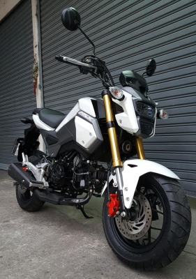 ขออนุญาตขาย HONDA MSX NEW 125SF อายุรถ 9 เดือน จดทะเบียนปี 2017 รุ่นล่าสุด สีขาวมุก ฟรีค่าโอน