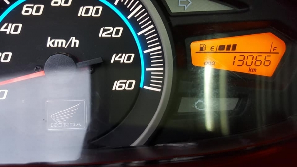 ขออนุญาตขาย HONDA PCX 125i IDLING STOP วิ่งน้อย 1X,XXX KM พร้อมใช้งาน ฟรีค่าโอน