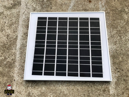 ไฟโซล่าเซลล์ 50W ฟลัดไลท์ สว่างนาน 12 ชั่วโมง เปิด-ปิด อัตโนมัติ (แสงสีขาว)