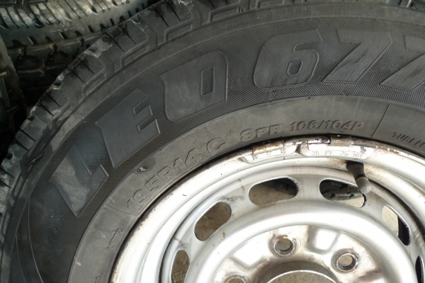 ล้อกะทะขอบ14นิ้ว6รูพร้อมยาง195R14 ุดนี้ราคา 3900 บาท