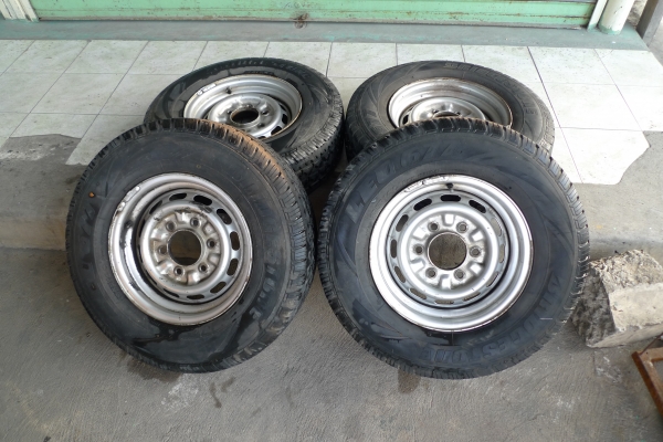 ล้อกะทะขอบ14นิ้ว6รูพร้อมยาง195R14 ุดนี้ราคา 3900 บาท