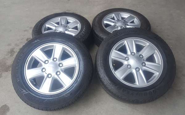 ขายล้อISUZU All New16 ยาง215/65/16 ปี16  4 ล้อ