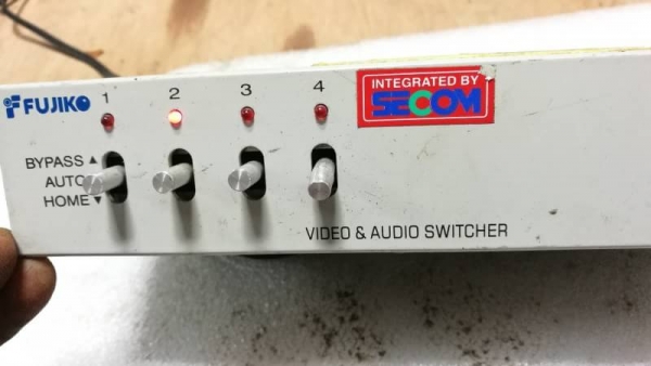 800 บ.ส่งถึงบ้านฟรีโทร 083-2000058 LINE ID: line832923 VIDEO & AUDIO SWITCHHER เครื่องควบคุมสั่ง 800 บ.ส่งถึงบ้านฟรีโทร 083-2000058 LINE ID: line832923 VIDEO & AUDIO SWITCHHER เครื่องควบคุมสั่ง