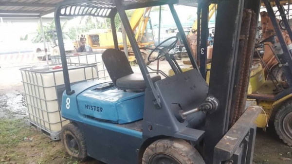 มี 2 คันละ 125,000 บาท โฟลค์ลิฟต์ 3 ตัน KOMATSU &amp;HYSER เครื่องดีเชล สภาพพร้อมใช้  รถอยู่ สระบุรี โทร 0610710295