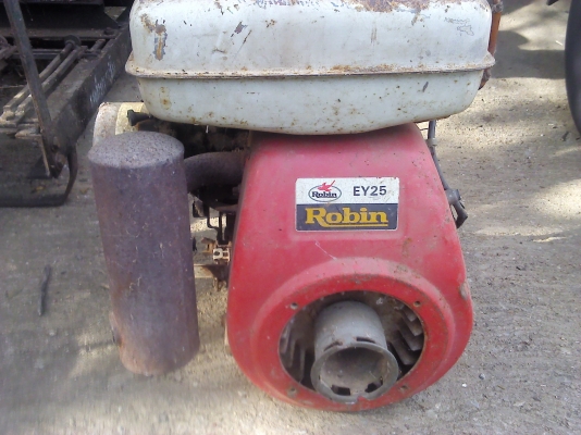 เครื่องยนต์ ROBIN EY25 ขนาด 8 แรงม้า เก่าเก็บสภาพพร้อมใช้