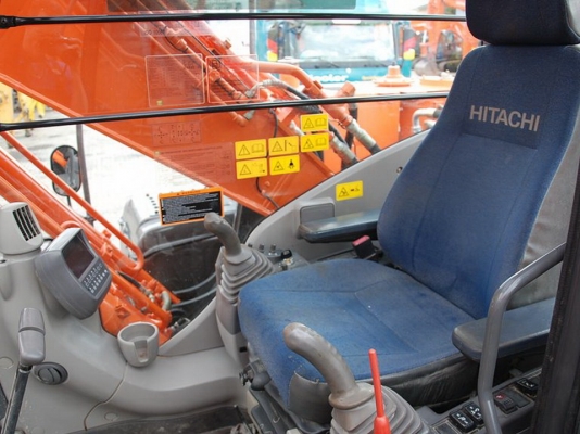 HITCHI  ZX 210 LC-3  SN  204352