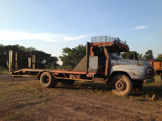 รถเกี่ยวข้าวรุ่งเจริญ รองกระสอบ