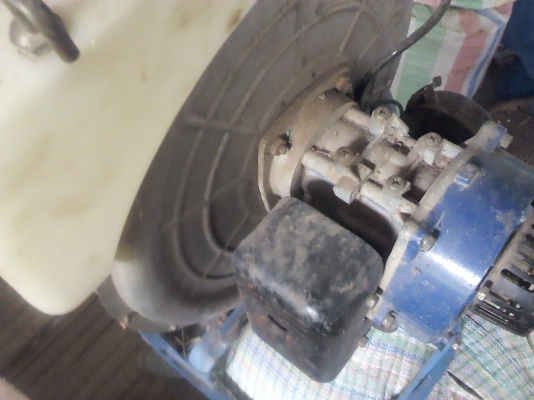 เครื่องโรบินพ่นปุ๋ยพ่นยาหรือฮอร์โมนได้ทั้งนั้นเครื่องแรง ลมออกแรงไปได้ไกลดี