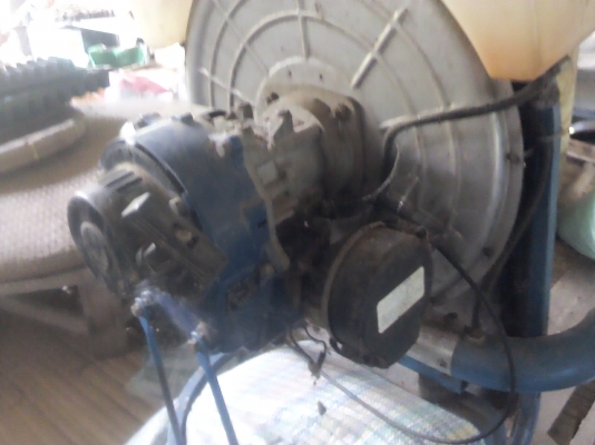 เครื่องโรบินพ่นปุ๋ยพ่นยาหรือฮอร์โมนได้ทั้งนั้นเครื่องแรง ลมออกแรงไปได้ไกลดี