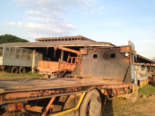 รถเทรลเลอร์ใส่รถเกี่ยว เฟืองท้ายอีซูสุใหญ่