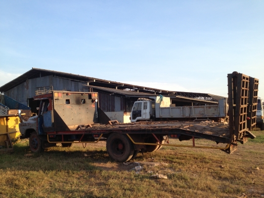 รถเทรลเลอร์ใส่รถเกี่ยว เฟืองท้ายอีซูสุใหญ่