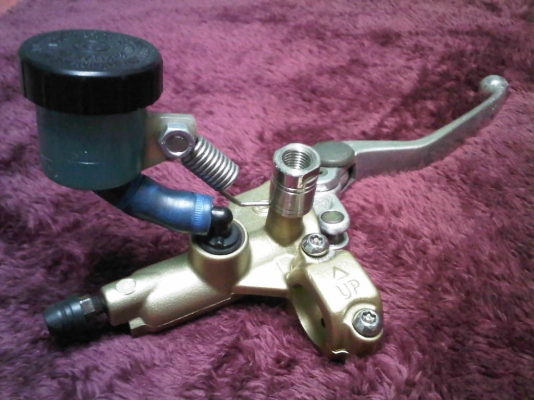 ขายปั้มบนฐานทอง Ducati