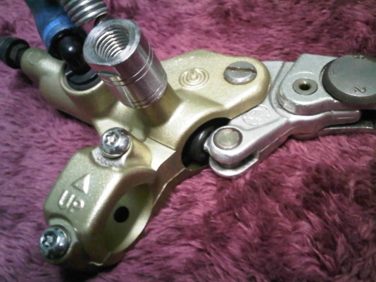 ขายปั้มบนฐานทอง Ducati