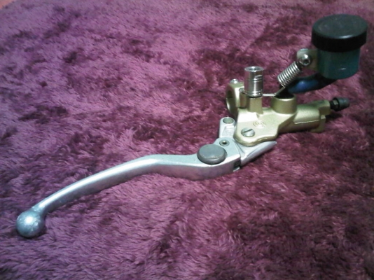 ขายปั้มบนฐานทอง Ducati