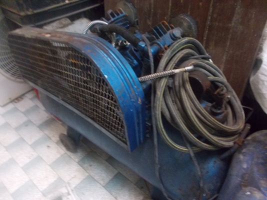 ปั็มลม ถังใหญ่ ใช้ได้ 4400 บาท ปั็มลม ถังใหญ่ ใช้ได้ 4400 บาท