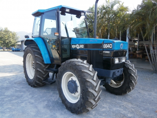 ขายรถไถฟอร์ด 6640 - 4 WD NEWHOLLAND เก่านอกจากยุโรป