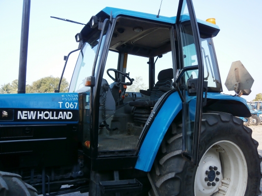 ขายรถไถฟอร์ด 6640 - 4 WD NEWHOLLAND เก่านอกจากยุโรป