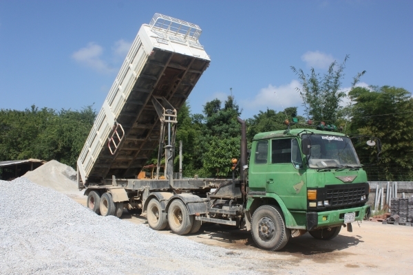 หัวลาก10ล้อhino fn288 พร้อมหางโลเบส หางดั้ม7.5ม 3อย่าง1330000 หัวลาก10ล้อhino fn288 พร้อมหางโลเบส หางดั้ม7.5ม 3อย่าง1330000