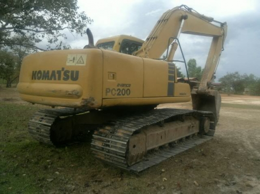 ขายรถแบคโฮ KOMATSU PC 200-6 ซ๊เรียล 9xxxx ก่วาเครื่องเดิมปั้มเดิมไฟฟ้าครบโซ่หนาเอวแน่นเอกสารเล่มทะเบียน
