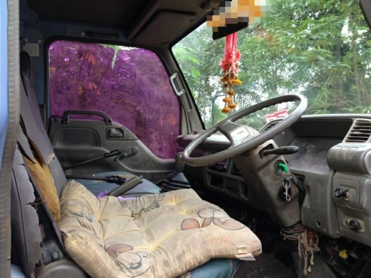 รถอิซูซุ 6 ล้อดั๊ม NPR 120 แรงม้า  สนใจติดต่อ 081-6079515