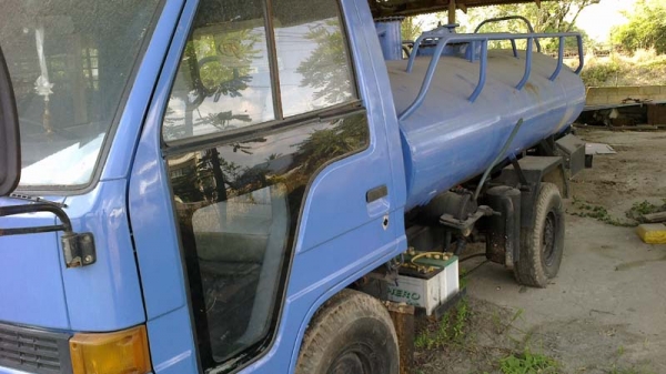 Isuzu NKR55E-7102861 บรรทุกของเหลว 88 แรง 4 สูบ ปี 37 วิ่งได้เลย