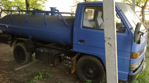 Isuzu NKR55E-7102861 บรรทุกของเหลว 88 แรง 4 สูบ ปี 37 วิ่งได้เลย