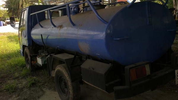 Isuzu NKR55E-7102861 บรรทุกของเหลว 88 แรง 4 สูบ ปี 37 วิ่งได้เลย