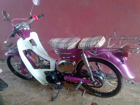 ขาย c70 สีชมพู เครื่องไนท์ 110  ครัชมือ มีเล่มเขียว 16000 ต่อรองราคากันได้คัฟ 0857482124