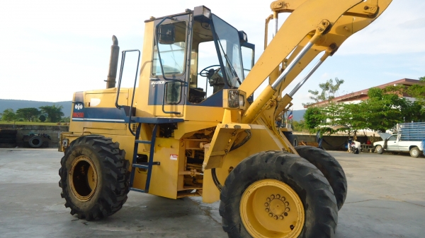 ขายรถตักwa200-1 ตู้เก๋ง ขายรถตักwa200-1 ตู้เก๋ง