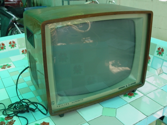 ขายด่วน ทีวีเก่าเก็บสักเครื่องอายุทีวีมากกว่าคนขาย