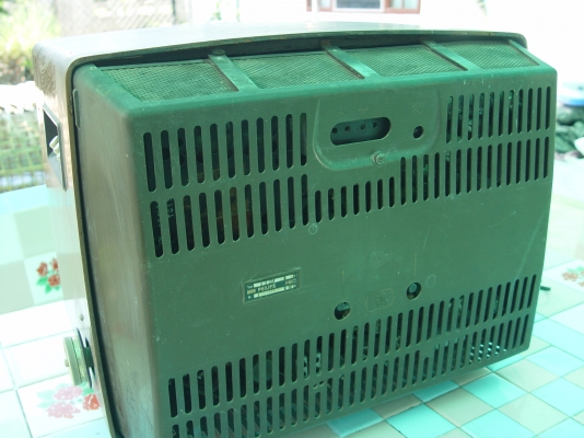 ขายด่วน ทีวีเก่าเก็บสักเครื่องอายุทีวีมากกว่าคนขาย