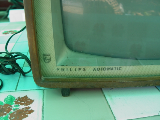 ขายด่วน ทีวีเก่าเก็บสักเครื่องอายุทีวีมากกว่าคนขาย