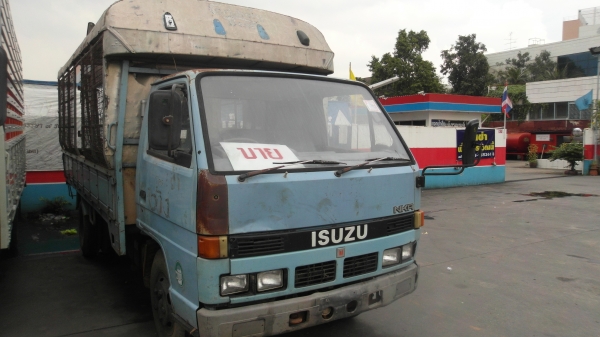 อีซูซุ 6 ล้อ NKR เครื่อง 110 แรง กระบะยาว 4.30 เมตร อีซูซุ 6 ล้อ NKR เครื่อง 110 แรง กระบะยาว 4.30 เมตร