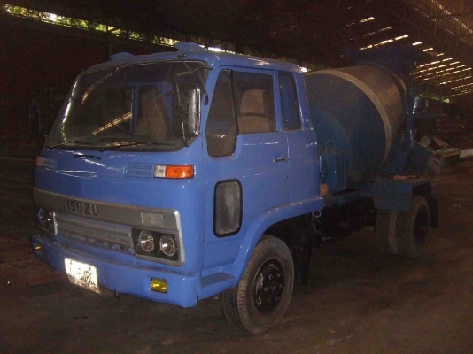 รถบรรทุกเฉพาะกิจหกล้อ(รถผสมคอนกรีต)