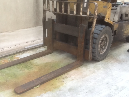 ขายด่วนครับ ราคาร้อนๆ รถยก 5 ตัน เครื่องดีเซล เกียร์ออโต้ เสาสูง 3 เมตร สภาพใช้งานได้ปกติ