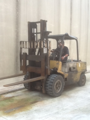 ขายด่วนครับ ราคาร้อนๆ รถยก 5 ตัน เครื่องดีเซล เกียร์ออโต้ เสาสูง 3 เมตร สภาพใช้งานได้ปกติ