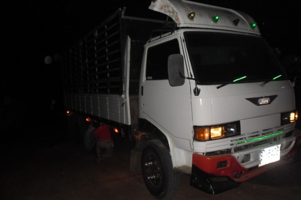 ขาย 6ล้อHINO บรรทุก HINO FC145A ปี47 เครื่อง WO6D 150 แรง ไม่เยิ้ม ไม่หลวม  กระบะยาว 5.5ม.พื้นเหล็กคอกเหล็กแป๊บ แข็งแรง หัวบางไม่ผุ ภายในสวยคอนโซลครบ ช่วงล่างปึ๊ก คัสซีสวยไม่บวมไม่ดาม ยาง8.25ดี 6เส้น พร้อมใช้ พร้อมลุยงาน ราคาต่อรองได้ครับ