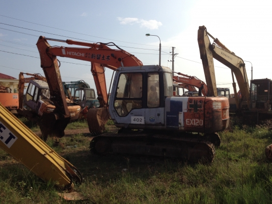 ขายแบคโฮHITACHI EX120-2 สภาพสวย นําเข้าจํานวน4คัน