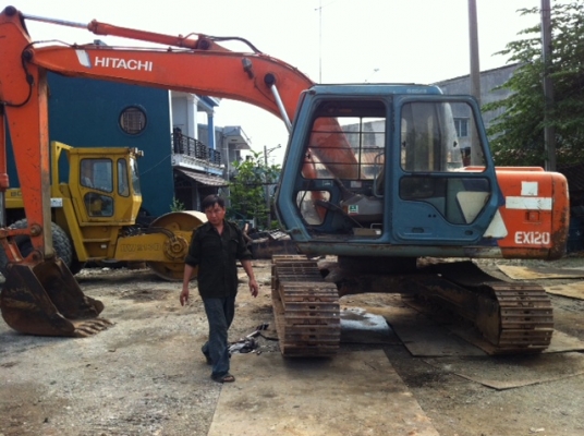 ขายแบคโฮHITACHI EX120-2 สภาพสวย นําเข้าจํานวน4คัน